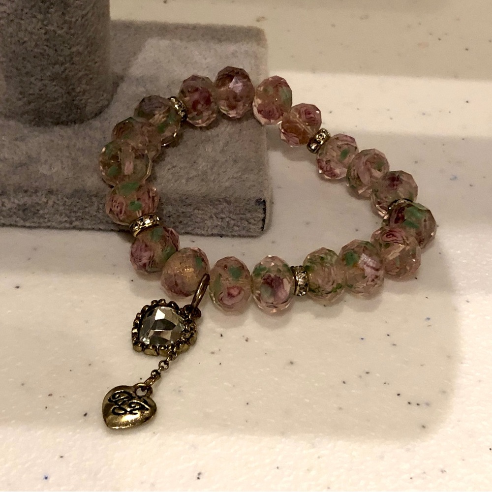Betsey Johnson Rose Bracelet- stretch w/ glass beads & gold tone charms - Picture 8 of 12